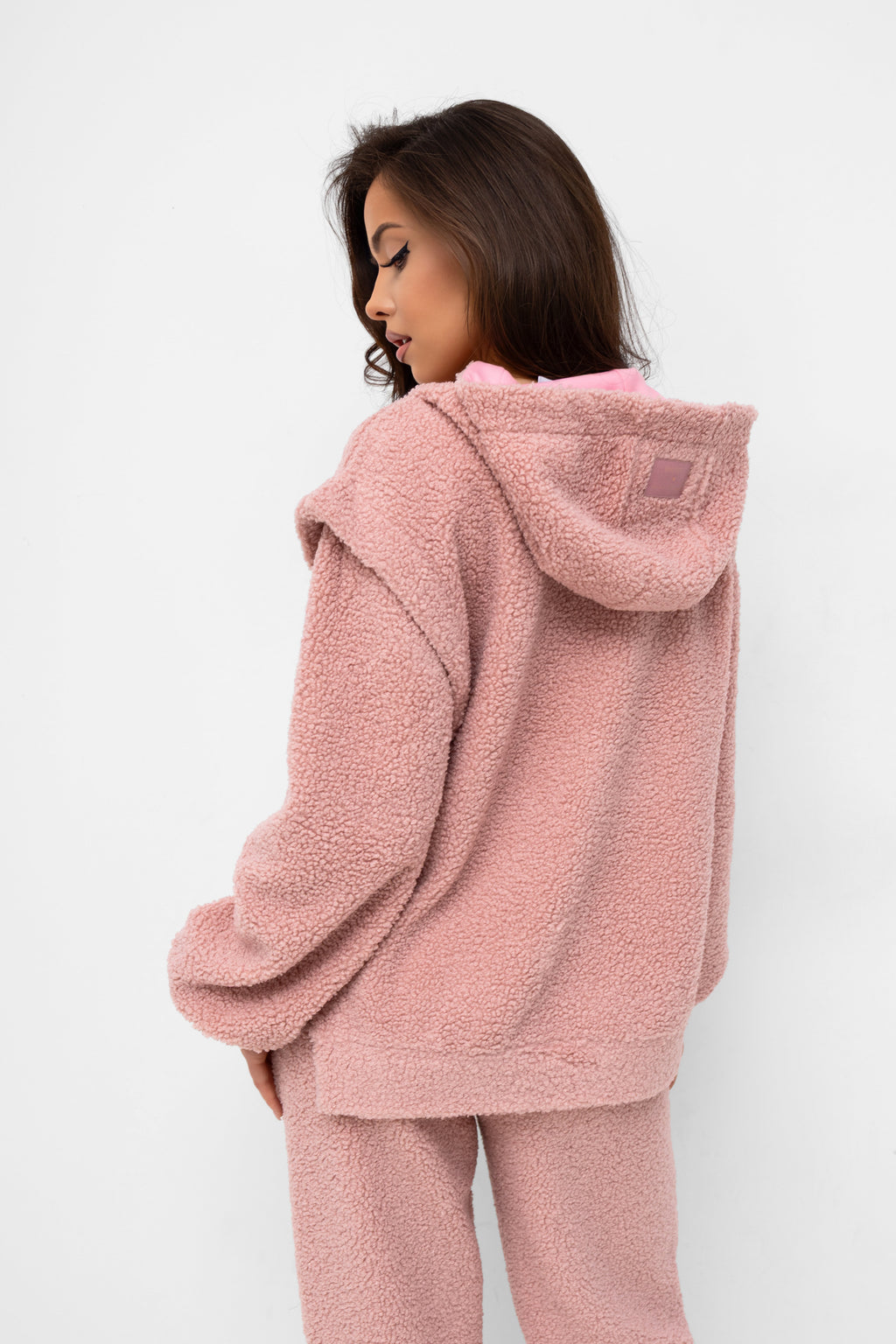 Ciepła bluza z kolekcji Bastet, wykonana z miękkiego materiału, doskonała do casualowych stylizacji | Spironik.pl