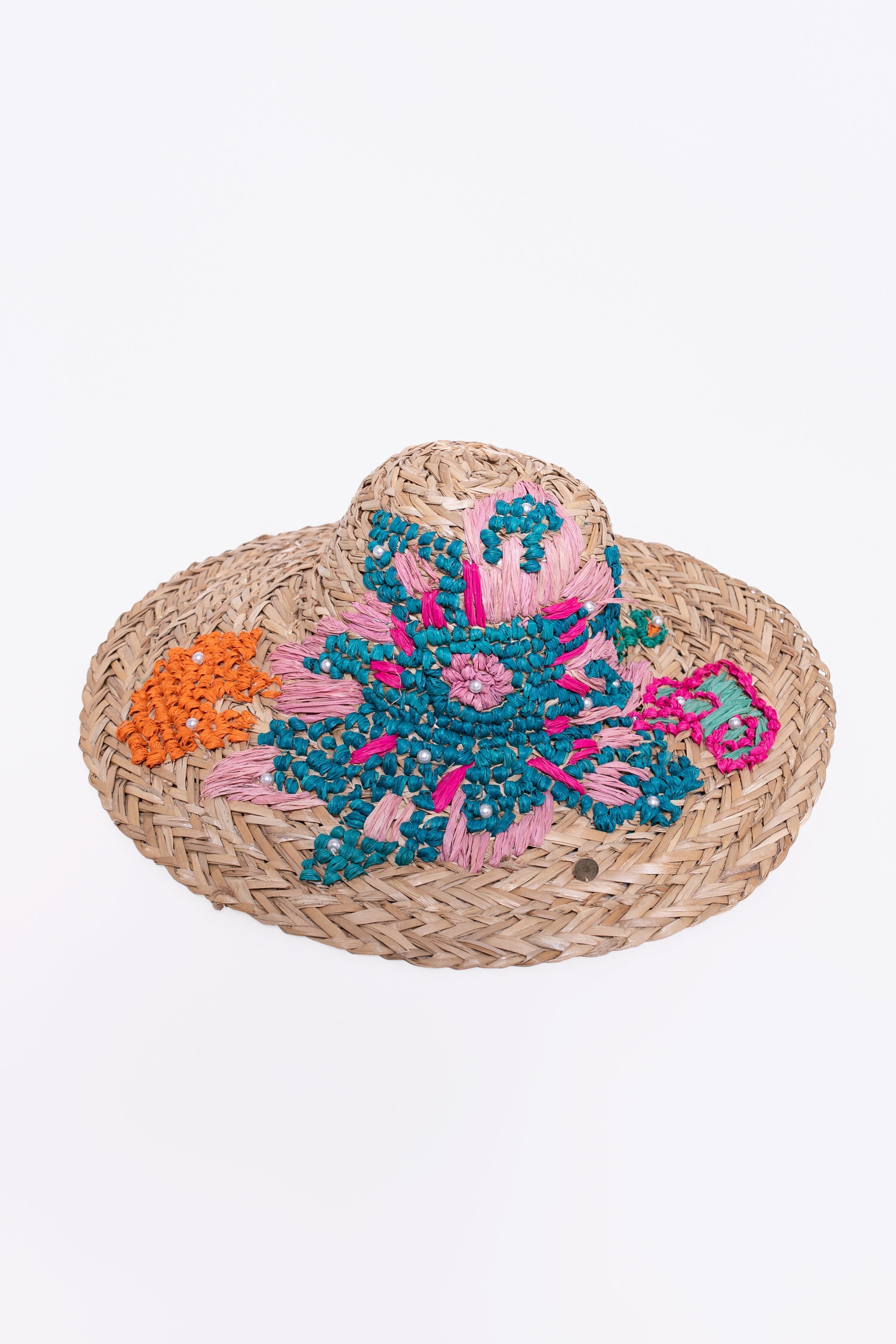Słomkowy kapelusz damski boho z szerokim rondem i kolorowym haftem idealny na lato i plażę | BastetStore | Spironik.pl