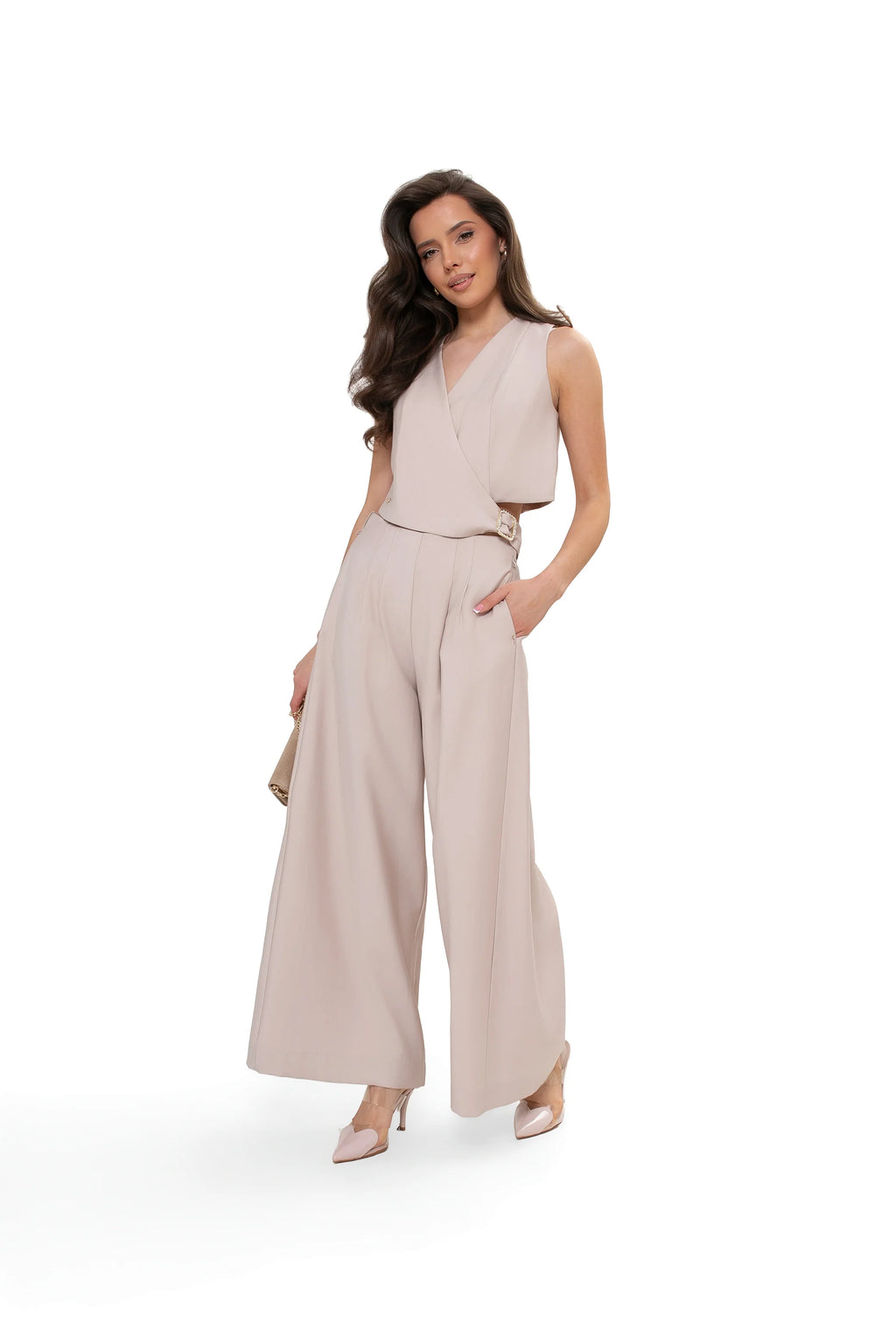 Elegante Damenweste mit Schnalle – formelle Business-Kleidung. Dunkelbeige.