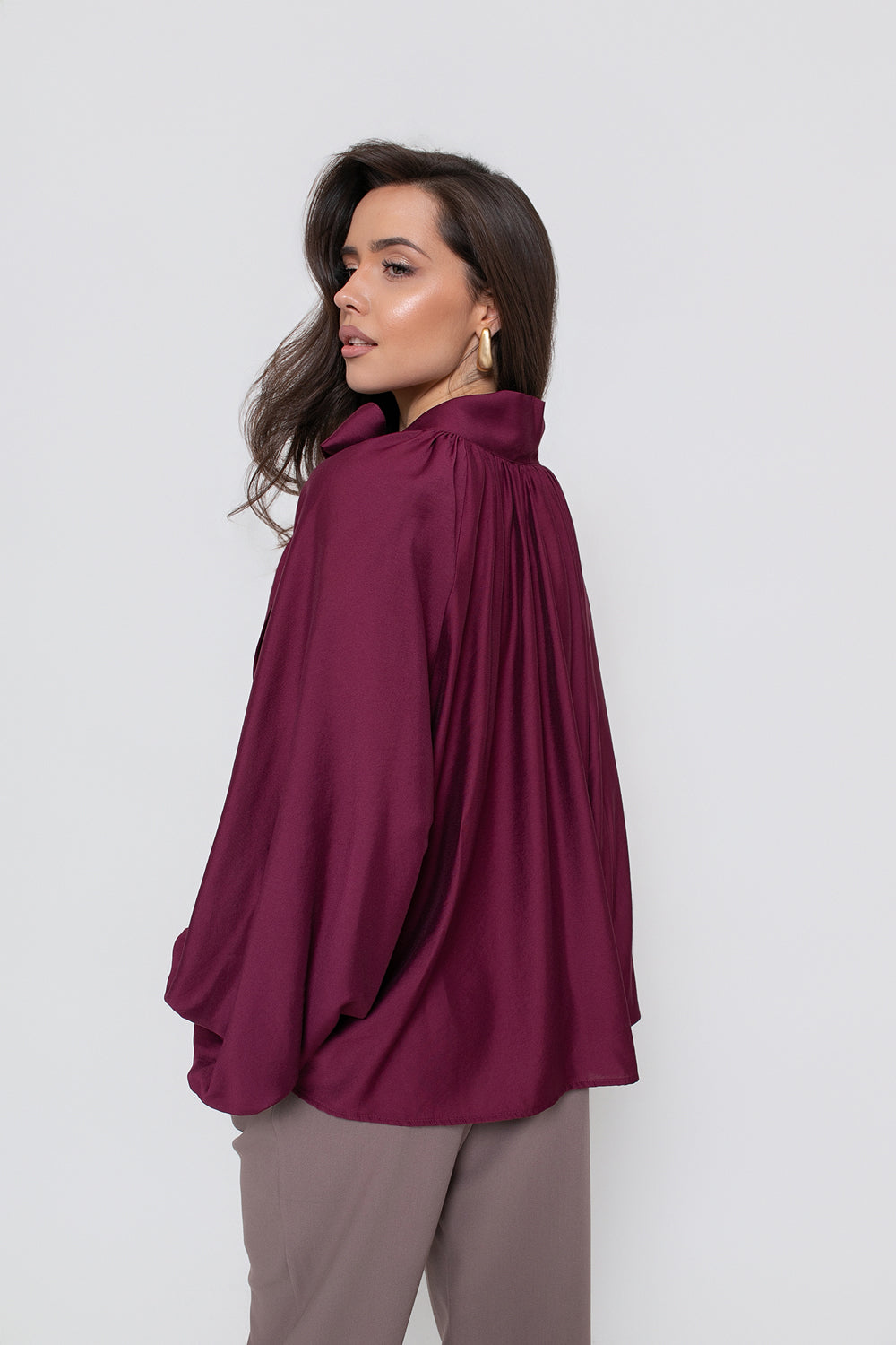 Elegant shirt with bow burgundy — Romantic Date SS 2026 outfit | Spironik.pl