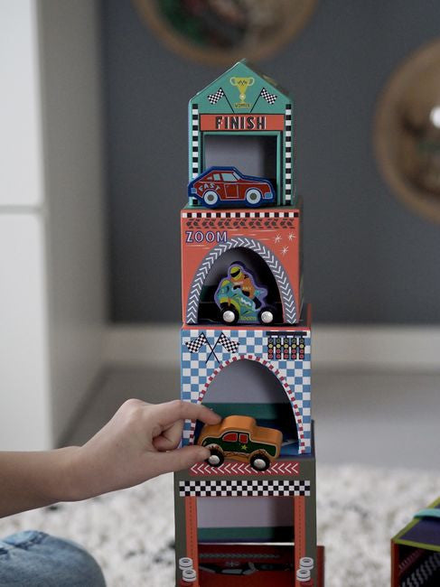 Widok z przodu na wszystkie elementy zestawu, w tym drewniane figurki | Floss & Rock | Spironik.pl