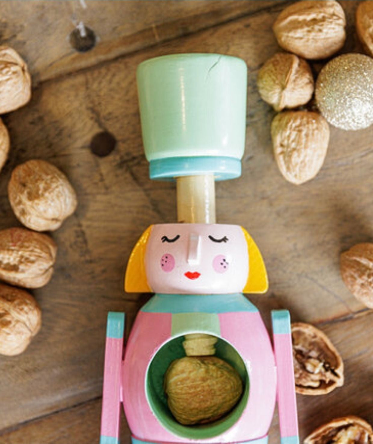 Porównanie skali Dziadka do Orzechów z innymi dekoracjami bożonarodzeniowymi | KitchenKraft | Spironik.pl