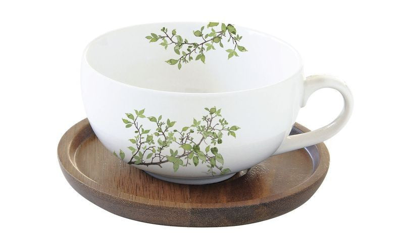 Filiżanka porcelanowa z drewnianym spodkiem w kolorze białym i zielonym, widok z przodu | EasyLife | Spironik.pl
