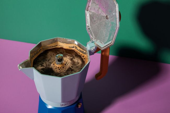 Kawiarka La Cafetière Venice z boku, prezentująca elegancką formę i dwukolorowy wygląd | La Cafetiere | Spironik.pl