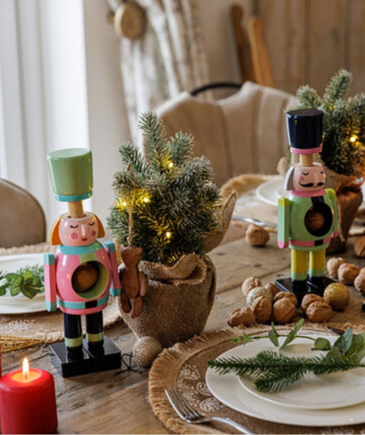 Drewniany Dziadek do Orzechów KitchenCraft w wielobarwnym wydaniu, widok z przodu | KitchenKraft | Spironik.pl