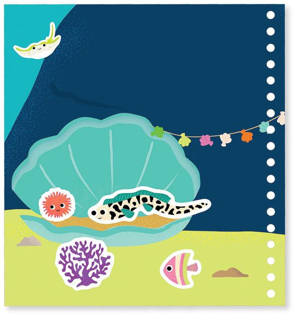 Detal twardej oprawy kolorowanki wodnej z zadaniami dla dzieci | Floss & Rock | Spironik.pl