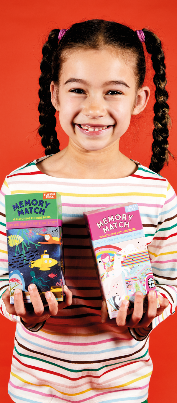 Widok z boku na karty Memorki, które trenują pamięć i koncentrację | Floss & Rock | Spironik.pl