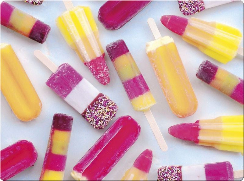 Szklana deska z kolekcji Ice Lollies, ozdobiona kolorowymi lodami na patyku na tle lodowego brzasku | KitchenKraft | Spironik.pl