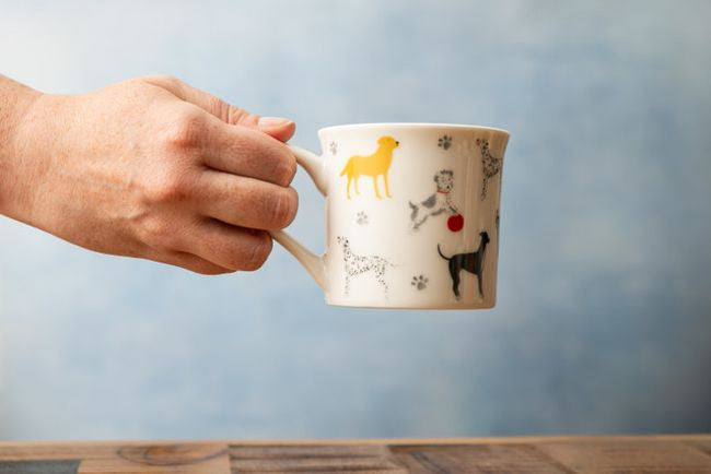 Kubek porcelanowy Mikasa w wielokolorowym wzornictwie, widok z przodu | KitchenKraft | Spironik.pl