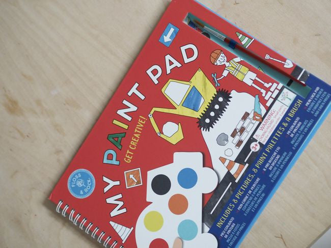 Spiralnie oprawiona okładka z kolorowankami i farbkami, zapewniająca porządek i łatwość transportu | Floss & Rock | Spironik.pl