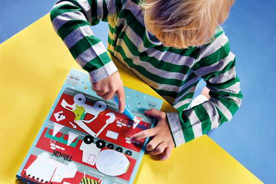 Detail materiálu omalovánky, ukazující ekologické sójové inkousty a certifikát FSC | Floss & Rock | Spironik.pl