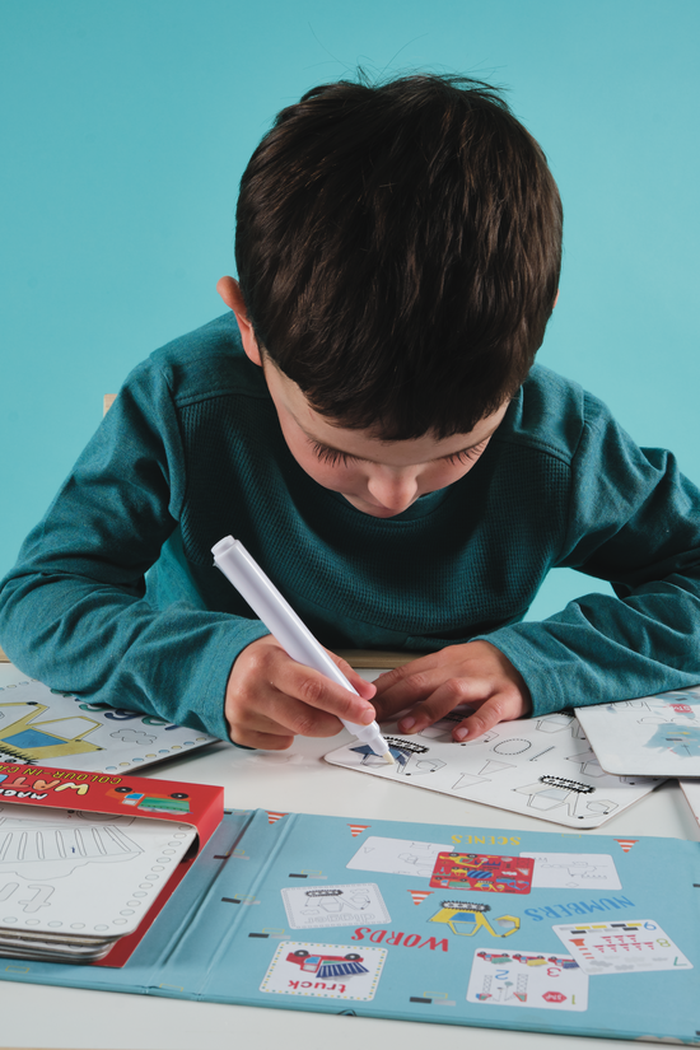 Karty do kolorowania z rysunkami na budowie, wielokrotnego użytku, z pisakiem na wodę | Floss & Rock | Spironik.pl