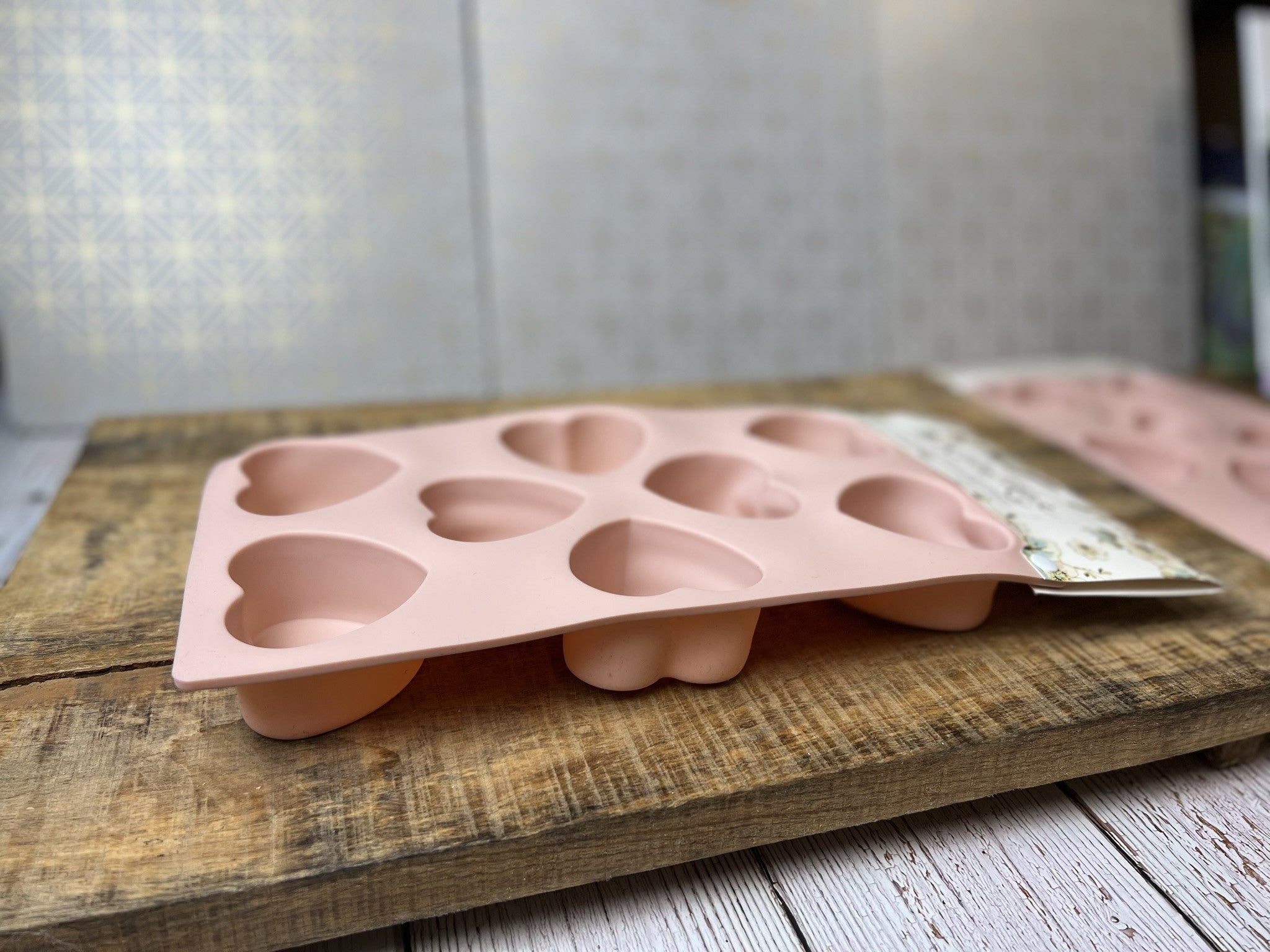 Detail elastického materiálu silikonové formy v odstínu pudrově růžové | KitchenKraft | Spironik.pl