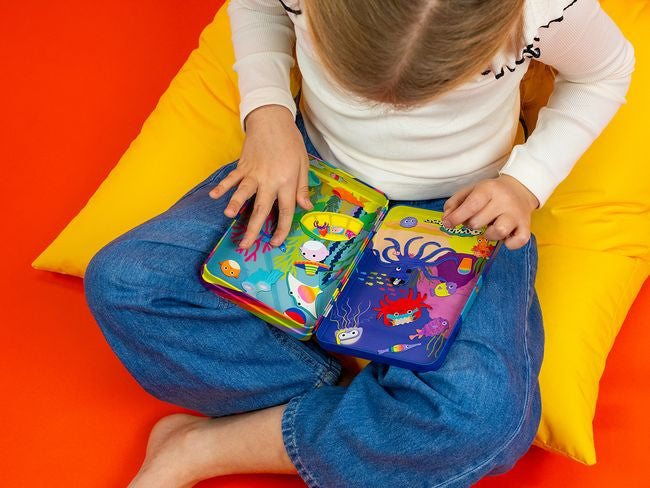 Pudełko układanki z kolorowymi scenkami przedstawiającymi oceaniczne stworzenia | Floss & Rock | Spironik.pl