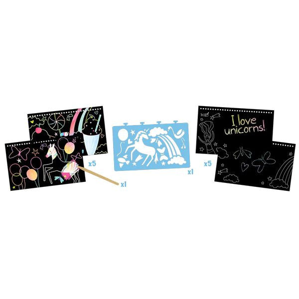 Zestaw zdrapywanek z boku, prezentujący drewniany rysik oraz wyjmowany arkusz z kształtami | Floss & Rock | Spironik.pl