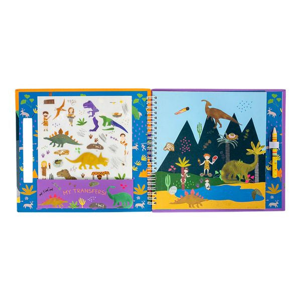Widok zestawu do kalkomanii z dinozaurami, ołówek i pustymi stronami do rysowania | Floss & Rock | Spironik.pl