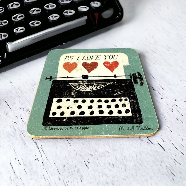 Turkusowa podkładka korkowa z napisem „Ps. I Love You” i ozdobą w postaci maszyny do pisania | KitchenKraft | Spironik.pl