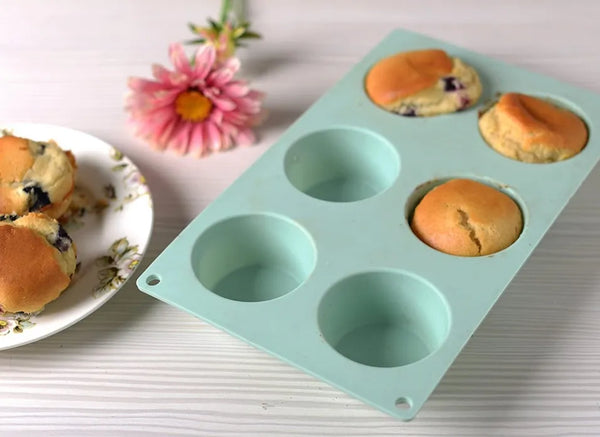 Forma do pieczenia silikonowa w kolorze miętowym, idealna do babeczek i mrożonych deserów | KitchenKraft | Spironik.pl