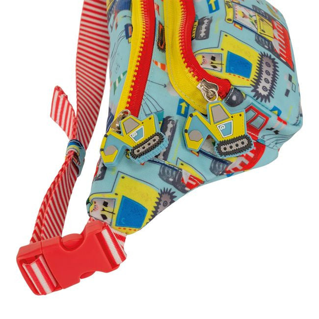 Stylowa saszetka z paskiem, widok z boku ukazujący wewnętrzną plakietkę na dane dziecka | Floss & Rock | Spironik.pl