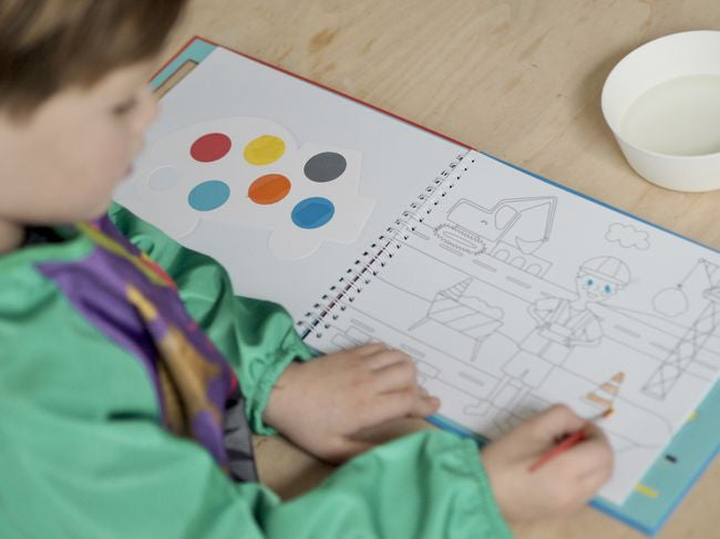 Detal zbliżenia na fakturę materiału fartuszka, łatwego do prania w pralce | Floss & Rock | Spironik.pl