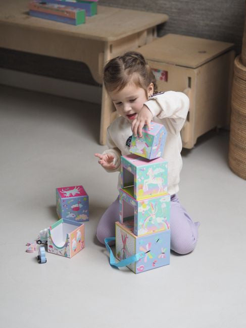 Piramida do układania z figurkami, w pełni nadająca się do recyklingu | Floss & Rock | Spironik.pl