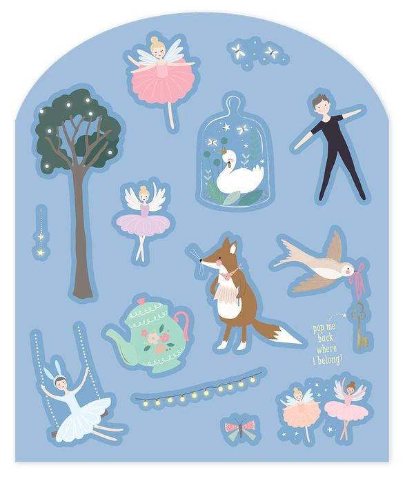 Naklejki w użyciu, dzieci tworzą historie na planszy z baletnicami | Floss & Rock | Spironik.pl