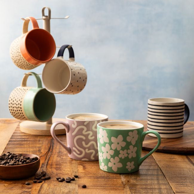 Kubek kamionkowy Mikasa w granatowe paski, waga 0,327 kg, łatwy do mycia w zmywarce | KitchenKraft | Spironik.pl