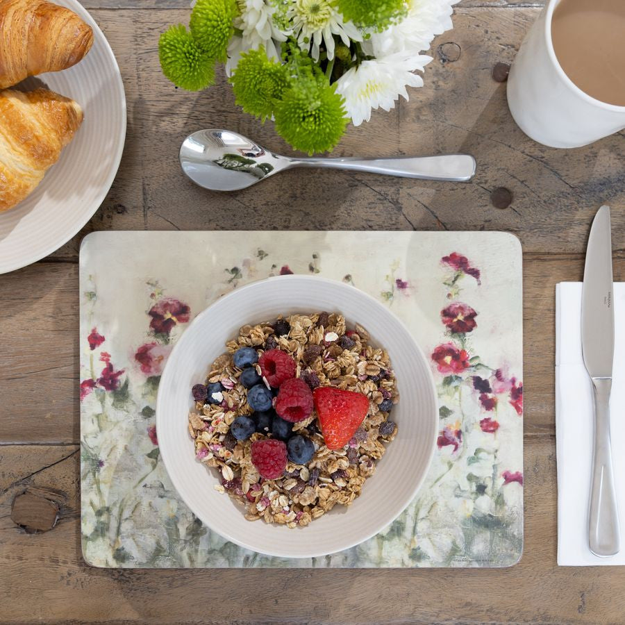 Velká korková podložka s motivem máků v bílé, červené a růžové barvě na krémovém pozadí | KitchenKraft | Spironik.pl