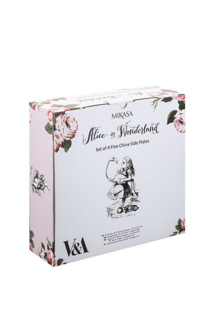 Filiżanka i spodek na tle eleganckiego pudełka, idealnego na prezent dla koneserów literatury | V&A Victoria & Albert Museum | Spironik.pl