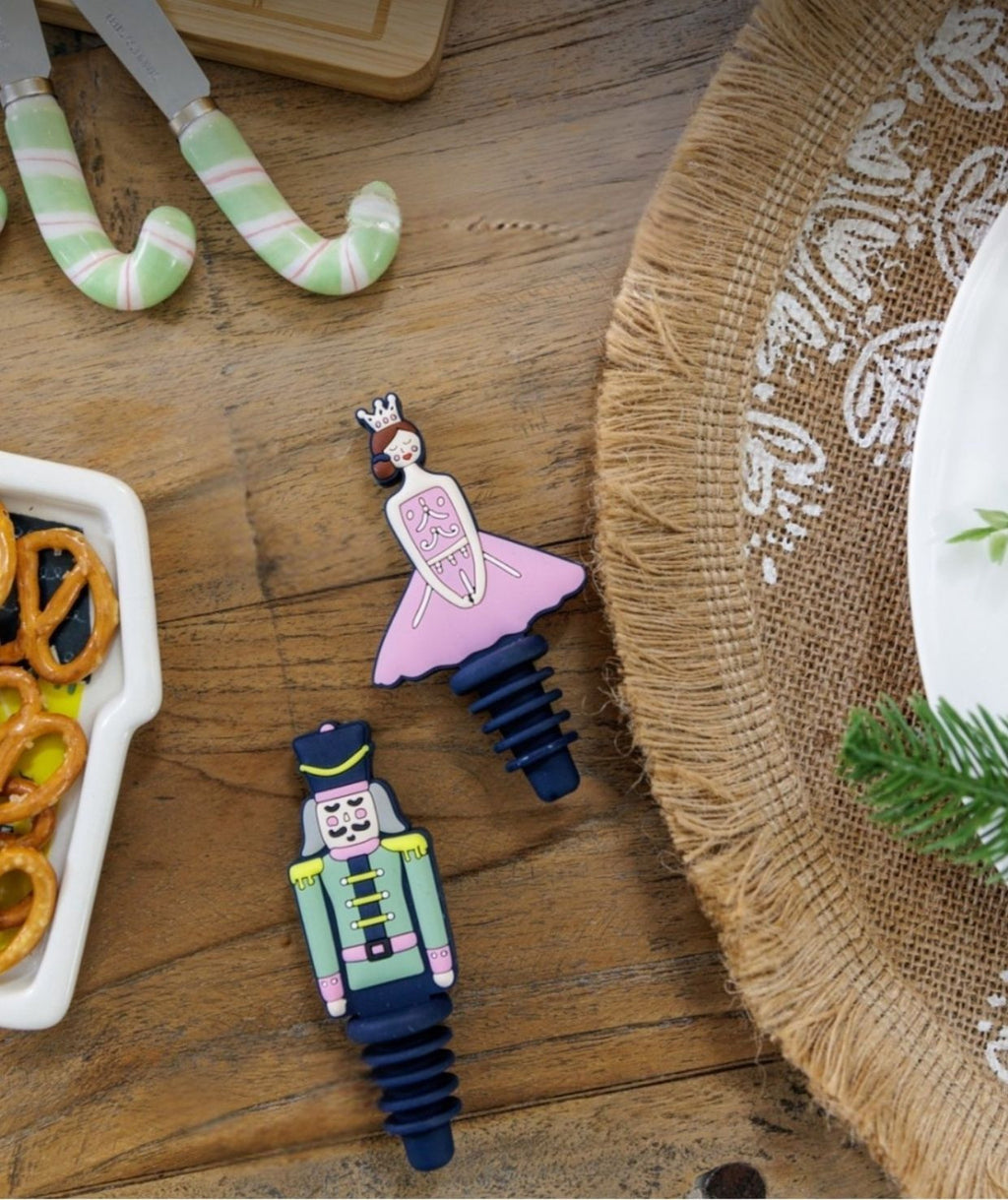 Zestaw zatyczek do butelek w świątecznej kolorystyce, widok na wymiary | KitchenKraft | Spironik.pl