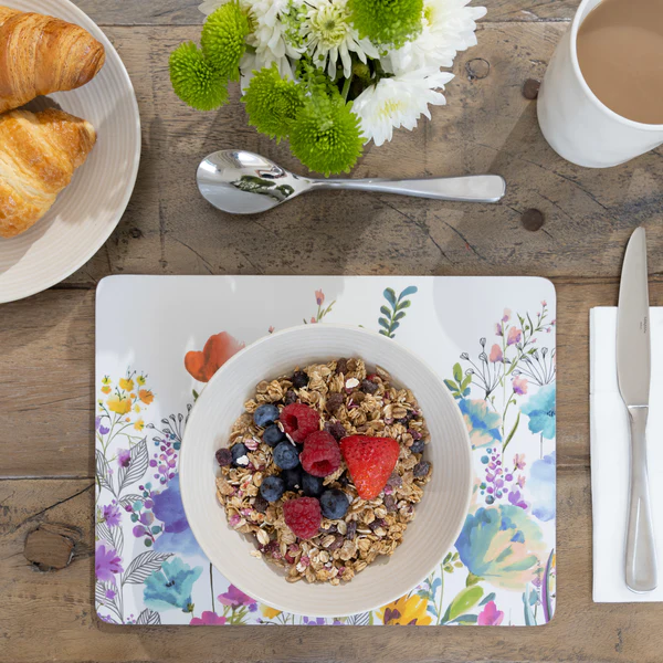 Zbliżenie na fakturę korka podkładek z motywem łąki | KitchenKraft | Spironik.pl