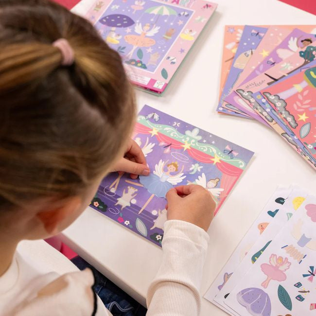 Zestaw Baletnice z boku, ukazujący łatwe do odklejenia arkusze naklejek | Floss & Rock | Spironik.pl