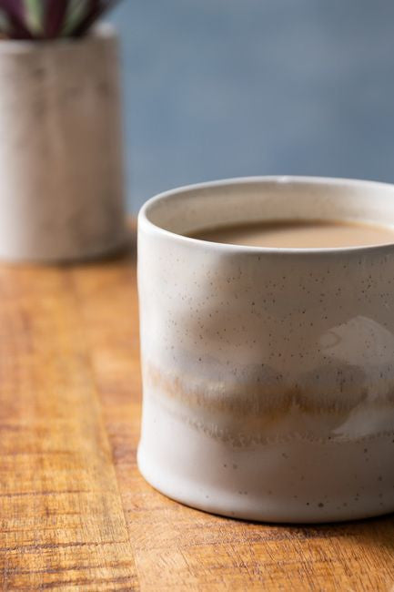 Kubek Mikasa z boku, wymiary 14 x 10 x 8,5 cm, wygodny w użytkowaniu | KitchenKraft | Spironik.pl