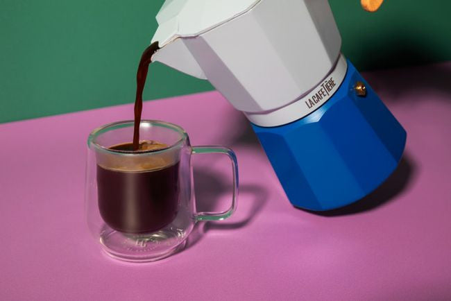 Widok na kawiarkę La Cafetière Venice z góry, ukazujący jej pojemność na 6 filiżanek espresso | La Cafetiere | Spironik.pl