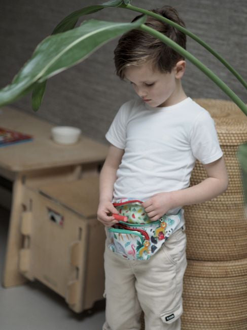 Wnętrze Dżungla Saszetka - Nerka z widoczną plakietką na dane dziecka lub rodziców | Floss & Rock | Spironik.pl