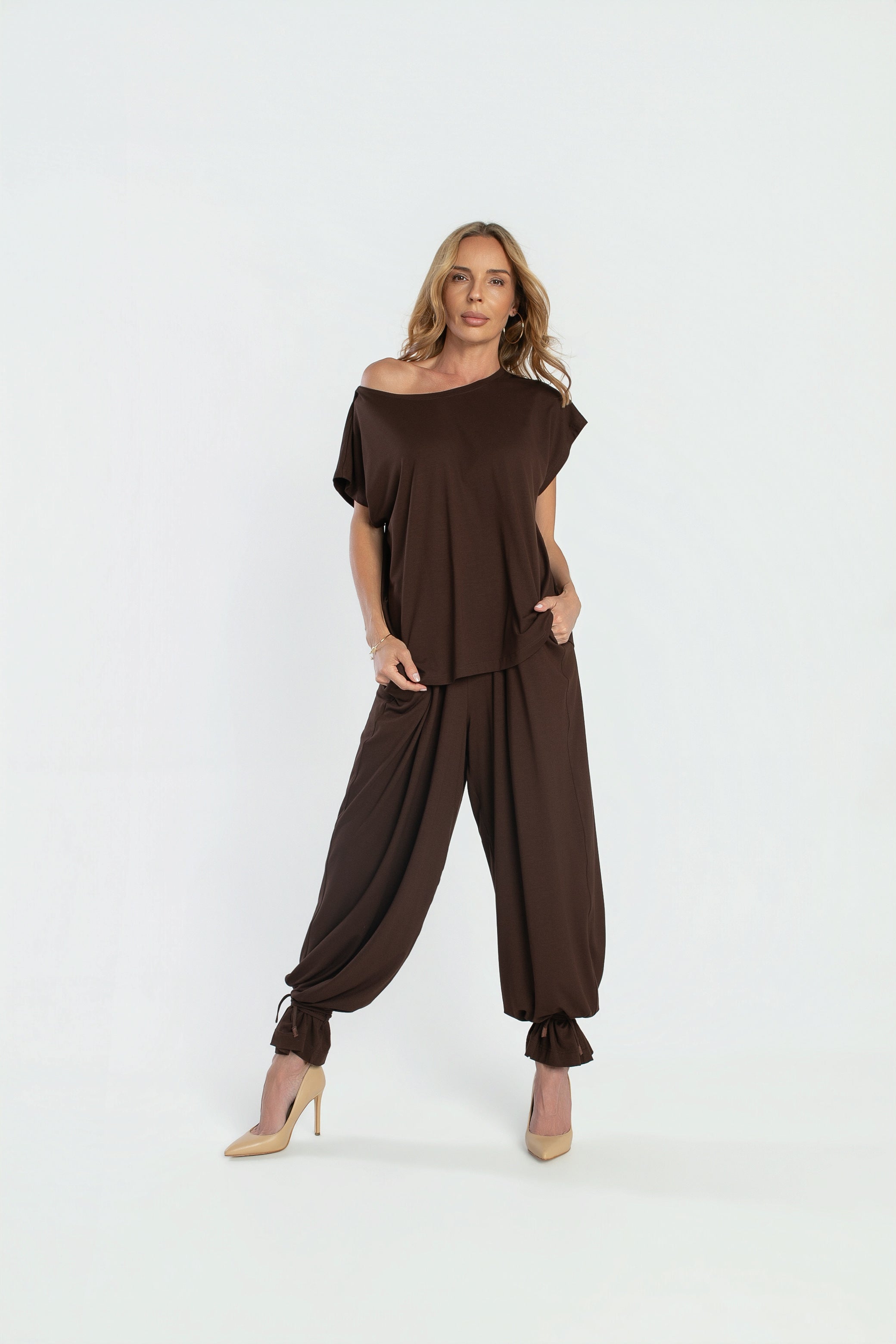 Top FLOW by Agnieszka Włodarczyk w kolorze brązowym z rękawkiem typu małe kimono i paskiem w talii | BastetStore | Spironik.pl
