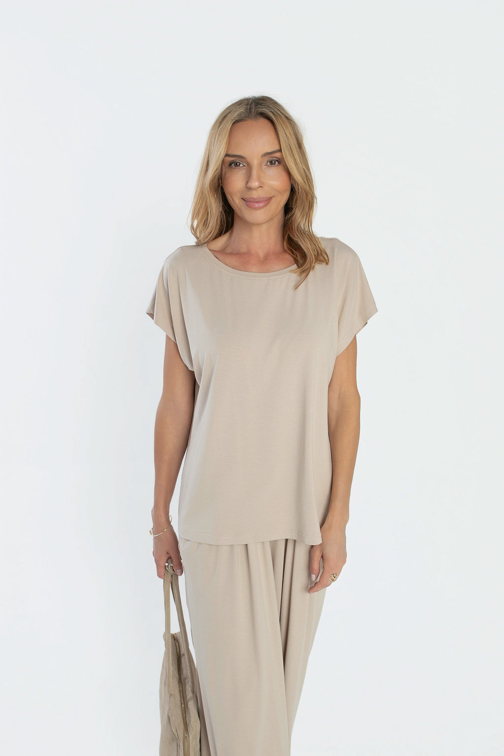 Beżowy top FLOW by Agnieszka Włodarczyk z rękawem typu małe kimono i paskiem w talii | BastetStore | Spironik.pl