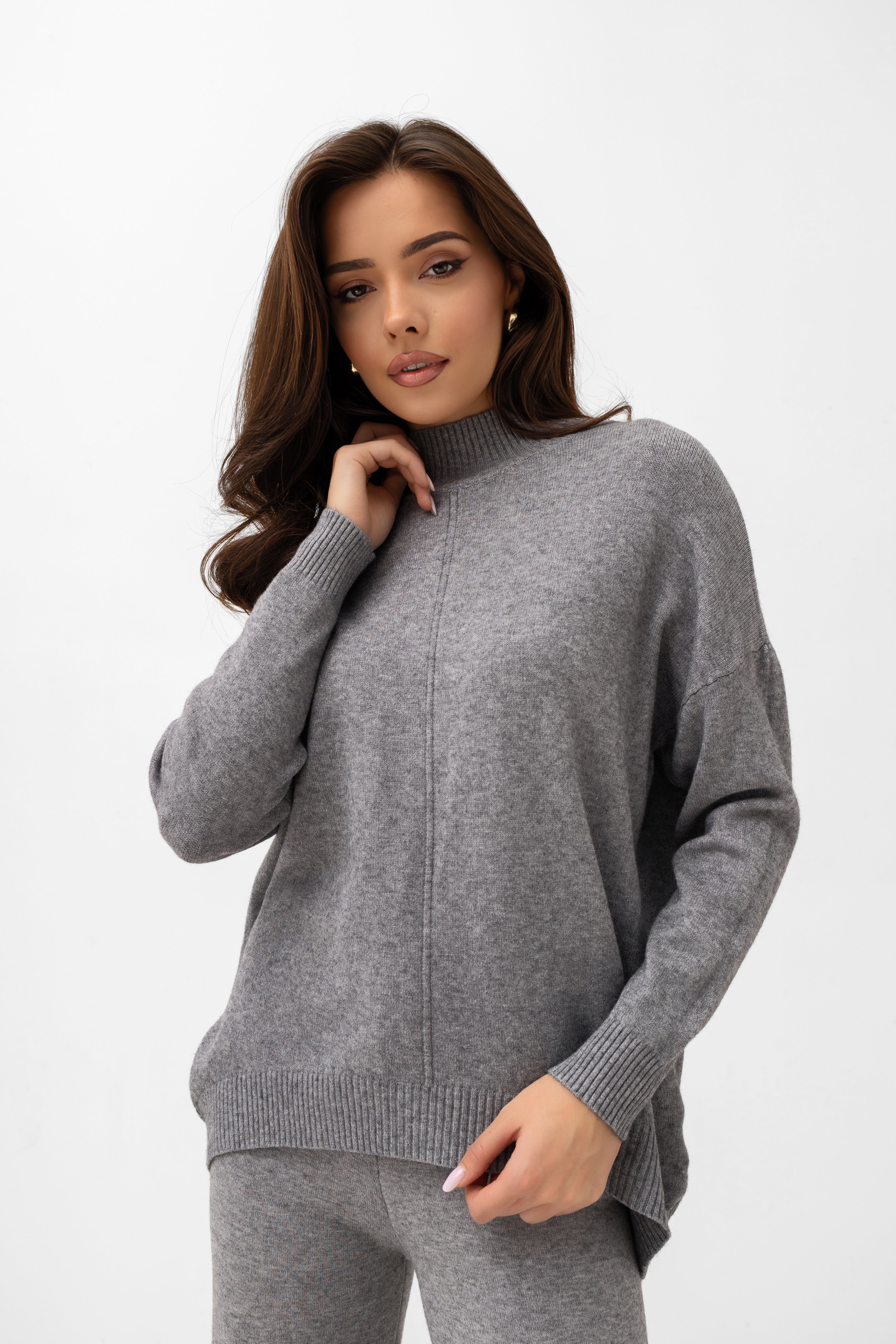 Komplet sweterkowy w kolorze szarym z kolekcji Bastet by Agnieszka Włodarczyk, idealny na każdą okazję | Spironik.pl