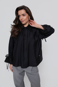 Women's raglan sleeve shirt with lace. Color: Black