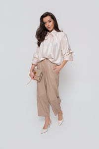 Women's raglan sleeve shirt with lace. Beige color