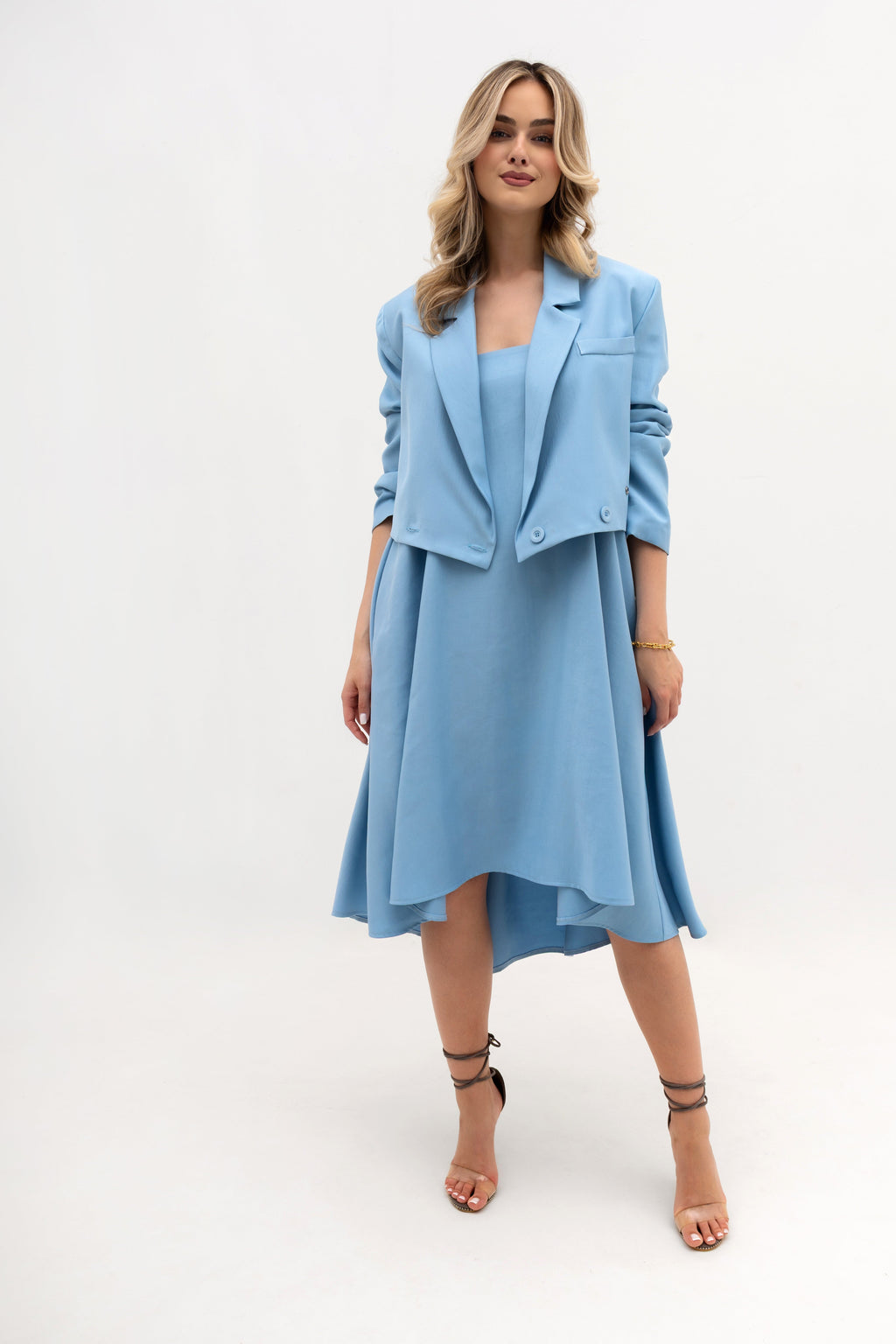 Elegancki żakiet w kolorze błękitnym z zapięciem na dwa guziki | Bastet | Spironik.pl