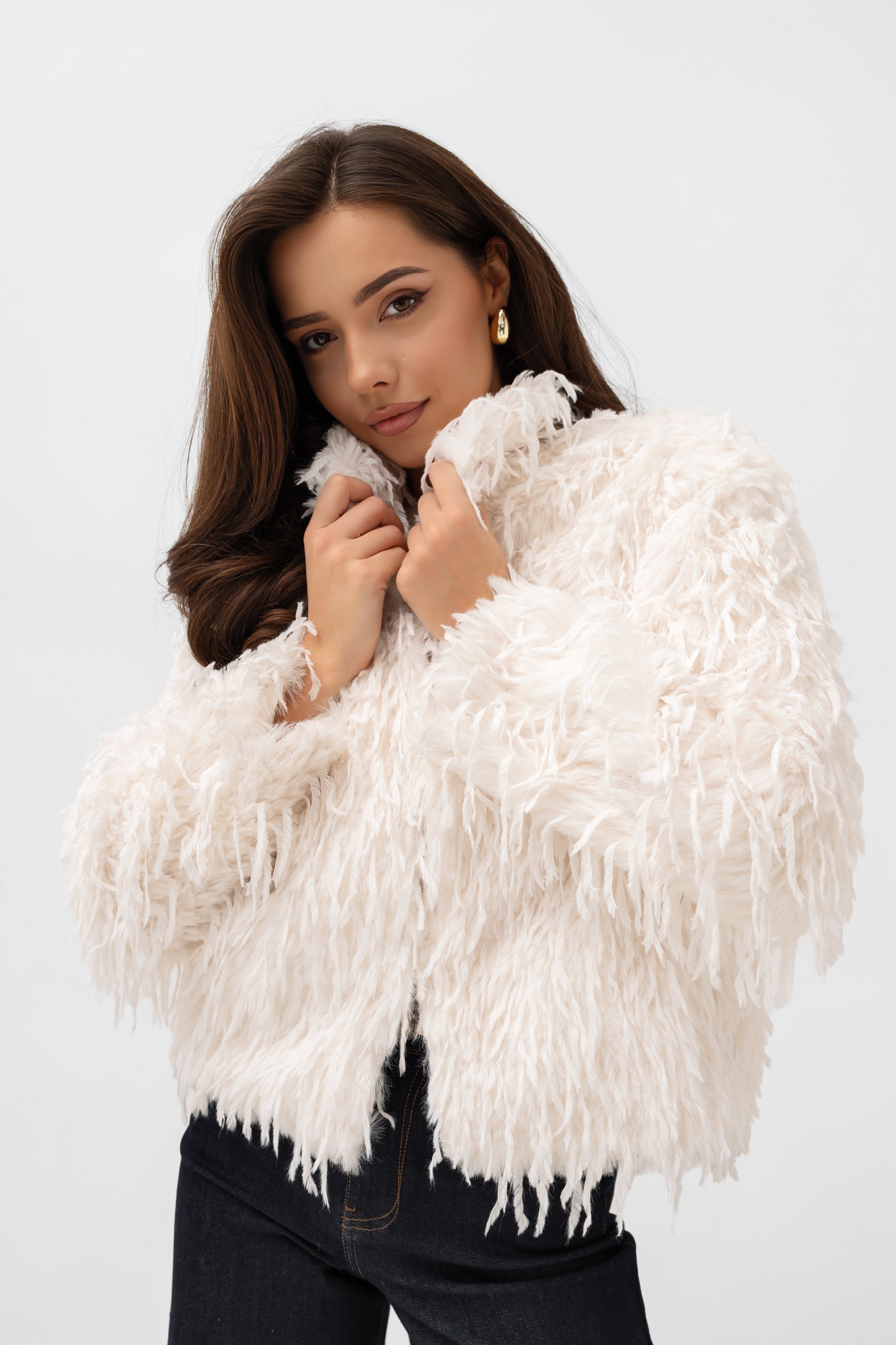 Limitowana kurtka Bastet by Agnieszka Włodarczyk z praktycznymi kieszeniami po bokach | Spironik.pl