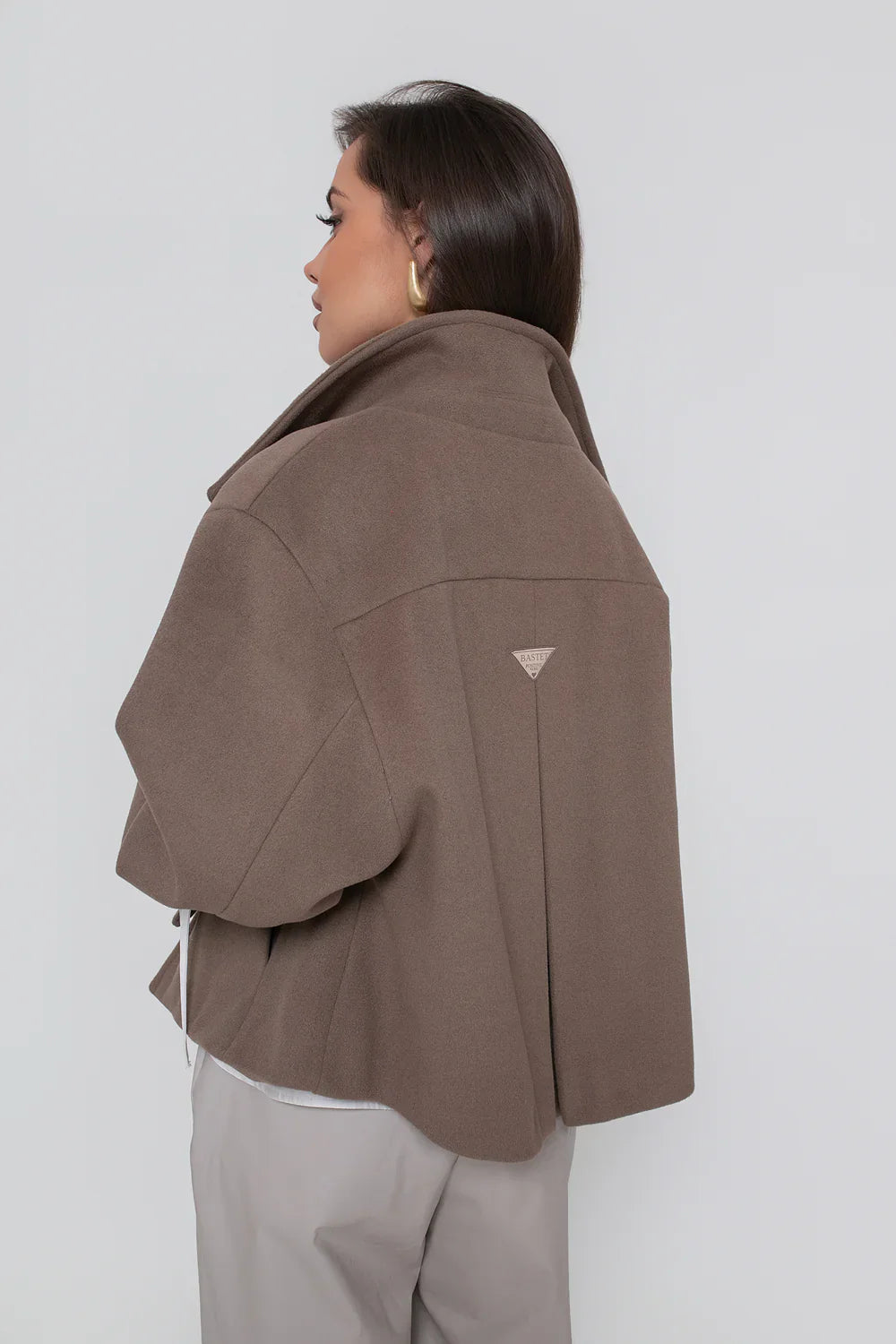 Moderní bunda z flauše s podšívkou, skvělá k kalhotám s vysokým pasem a sukním | Bastet | Spironik.pl