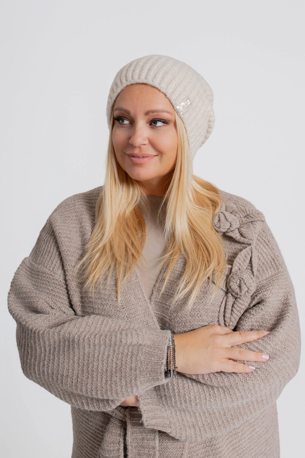 LUMI Czapka damska beanie z logo. Kolor Beżowy