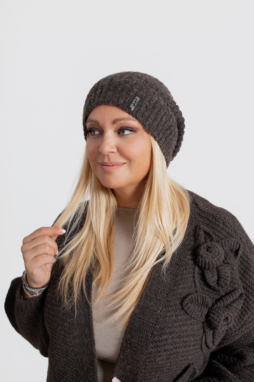 LUMI Czapka damska beanie z logo. Kolor Brązowy