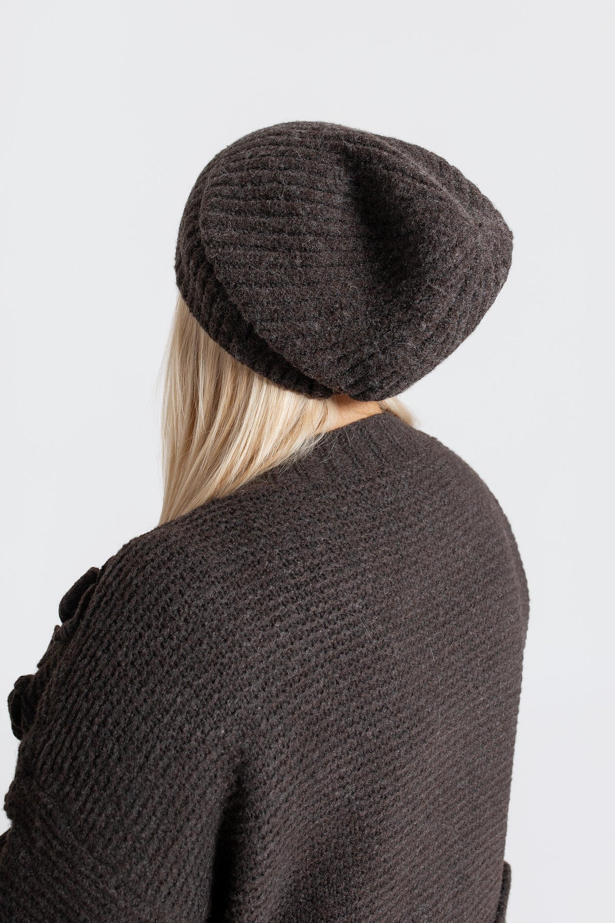 LUMI Czapka damska beanie z logo. Kolor Brązowy
