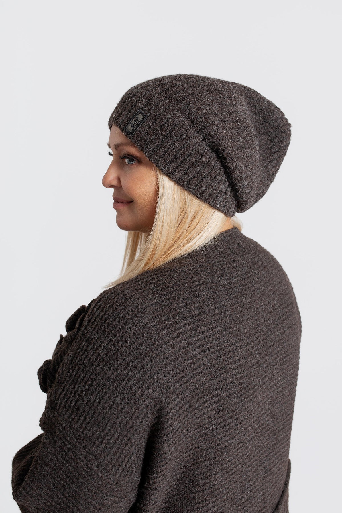 LUMI Czapka damska beanie z logo. Kolor Brązowy