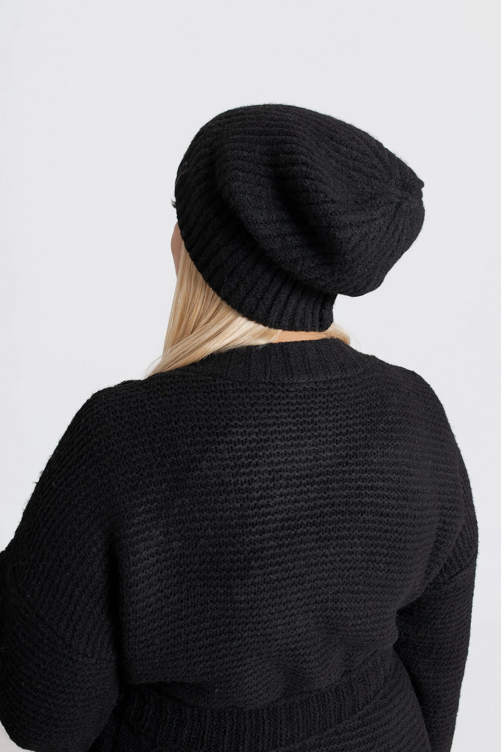 LUMI Czapka damska beanie z logo. Kolor Czarny
