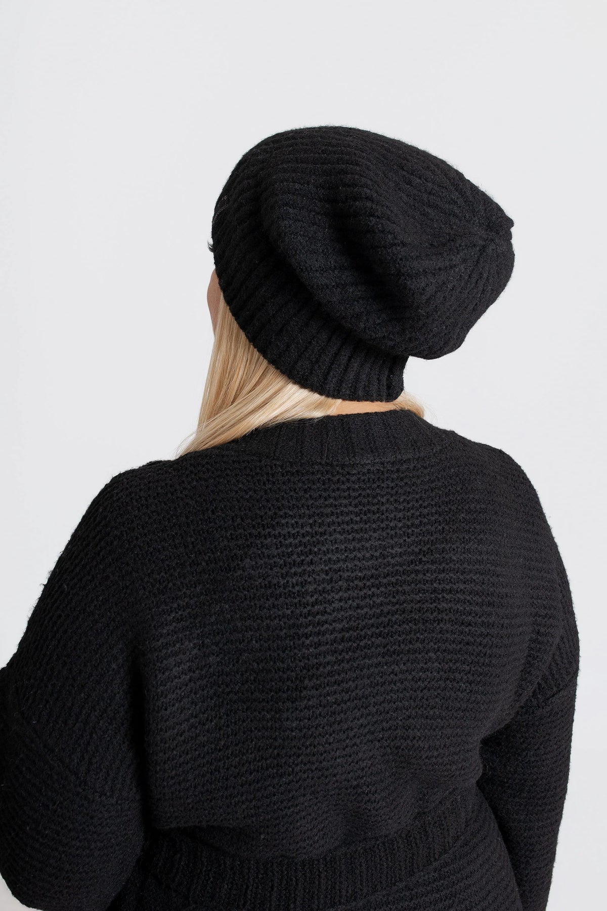 LUMI Czapka damska beanie z logo. Kolor Czarny