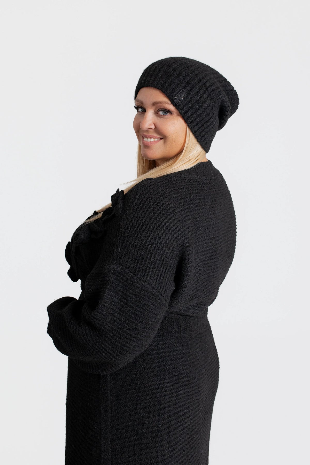 LUMI Czapka damska beanie z logo. Kolor Czarny